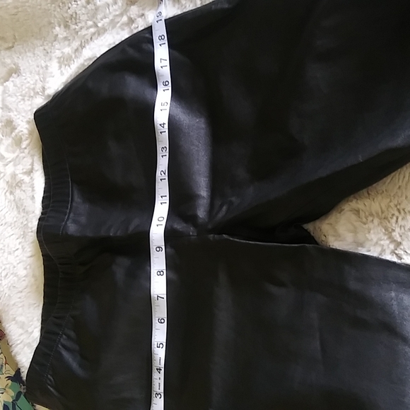 SOLD 💕St. John Napa Leather Stretch Pants - Picture 13 of 13
